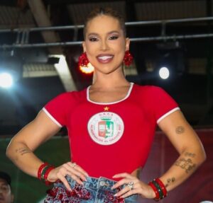 Virginia Fonseca exibe registros com mãe de Vini Jr. após ensaio técnico da Grande Rio