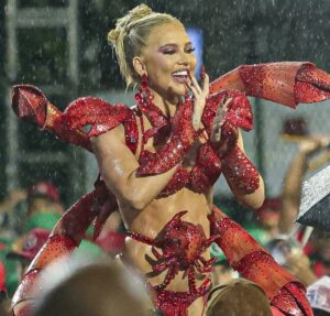 E teve vlog! Virginia Fonseca posta vídeo de produção para o último ensaio técnico da Grande Rio