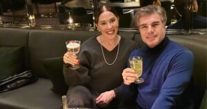 Claudia Raia confunde data de jantar especial e diverte fãs ao revelar reação do marido: ‘Puto, né?’