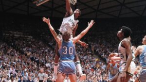 Aos 66 anos, ex-jogador tem fortuna superior a R$ 6 bilhões e convive há anos com HIV