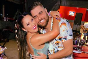 Esposa do cantor Zé Neto, surge nas redes sociais e comemora o aniversário do marido:”Minha metade”