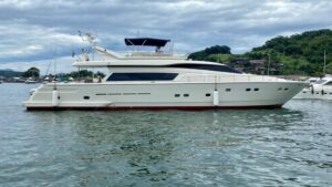 Aos 63 anos, cantor sertanejo investiu R$ 2,5 milhões em embarcação de alto padrão com quatro suítes