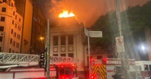 URGENTE! Incêndio toma conta de prédio da USP no centro de SP