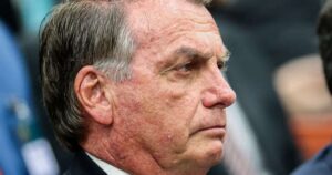 Carlos revela piora em estado de saúde do pai, Jair Bolsonaro