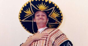 Coma induzido: humorista do ‘Programa do Ratinho’, do SBT, Marquito, 65 anos, é internado após acidente de moto. Detalhes