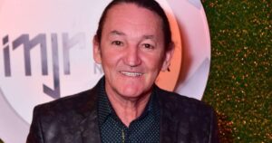 Marquito em estado grave: após extubação e cirurgia de 4h, humorista de 65 anos do ‘Programa do Ratinho’ tem saúde atualizada pelo SBT. ‘Cuidados intensivos’