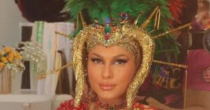 Photoshop? Lívia Andrade posta fotos na Sapucaí e detalhe chama atenção: ‘Exagerou’