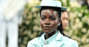 Pouca gente sabe, mas a ganhadora do Oscar Lupita Nyong’o retirou 30 miomas em uma única cirurgia; condição afeta milhões de mulheres