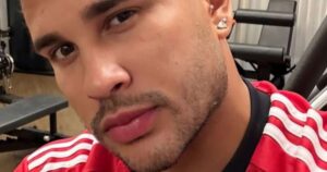 Susto! Lucas Guimarães se desespera com gritos em hotel e aciona polícia; veja