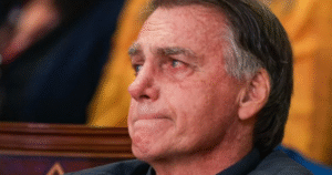 Desesperado, Bolsonaro escreve carta para Michelle após esposa ser detonada