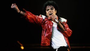 Amigos de Michael Jackson acusam cantor de abuso sexual e pedem indenização bilionária