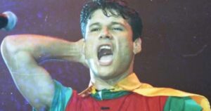 FOTOS: Jaqueta de Dinho, do Mamonas Assassinas, está intacta após 30 anos do enterro