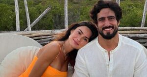 Thaila Ayala leva galã de ‘Vale Tudo’ para viagem romântica em Paris