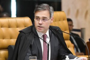 Viana bate de frente com Mendonça e exige depoimento de Vorcaro em CPMI