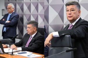 Bolsonarista parte para cima de petista em CPMI do INSS: “Lave sua boca, mentiroso”