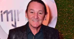 Hoje na UTI em estado grave após ser reanimado em acidente de moto, Marquito, humorista do ‘Programa do Ratinho’, é milionário? Saiba!