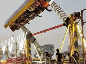 Brinquedo desaba em feira, mata policial e deixa 13 feridos; VEJA VÍDEO!