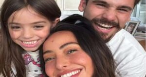 Veja qual apelido inusitado a filha de Sabrina Sato deu para Nicolas Prattes