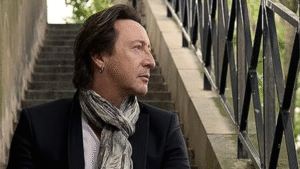 Aos 62, filho de músico famoso foi excluído do testamento do pai; saiba quem recebeu a herança