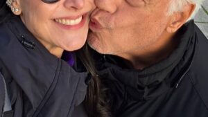 Aos 76 anos, ator faz rara aparição no aniversário de 47 anos da esposa atriz