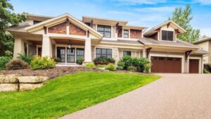 Aos 31 anos, ala da NBA acumula fortuna estimada em US$ 35 milhões e contratos milionários na liga