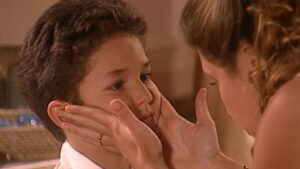 Aos 29 anos, ex-ator mirim da Globo tem carreira de sucesso e vive romance com cantora famosa