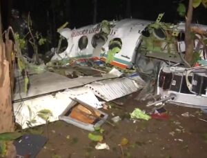 Sete pessoas morrem em acidente trágico com avião de serviços médicos; VEJA VÍDEO