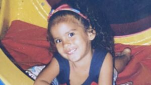 Você reconhece? Criança da foto hoje brilha como atriz e já protagonizou novela da Globo