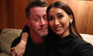 Macaulay Culkin surge em clima de romance com Brenda Song em viagem: “Minha pessoa favorita”