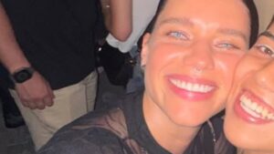 Namorada de Bruna Linzmeyer surge em foto rara com a atriz