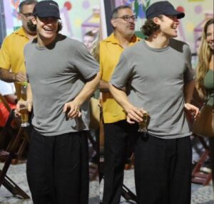 Selton Mello resgata fotos analógicas e relembra: Um ano que o Oscar veio para as nossas mãos