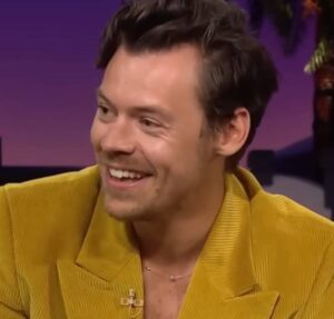 Harry Styles é aplaudido de pé ao performar Aperture no Brit Awards 2026