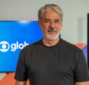 Antes de estreia no Globo Repórter, William Bonner invade casa do BBB26