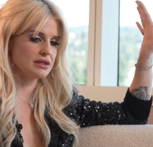 Mia Tyler faz postagem defendendo Kelly Osbourne em oposição aos comentários negativos sobre o seu corpo