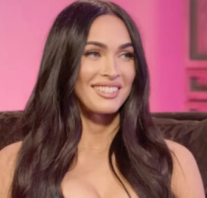 Megan Fox retorna às redes sociais com fotos sensuais