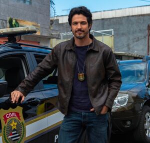 Gerluce avisa a Paulinho que Samira conseguiu fugir do país. Confira aqui o que vai rolar nesta quinta-feira na novela Três Graças