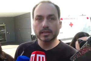 MP reabre investigação contra Carlos Bolsonaro por suposta rachadinha