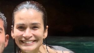 Filho de Carol Ribeiro completa 22 anos e rouba a cena em fotos com a mãe: ‘Que homem lindo’