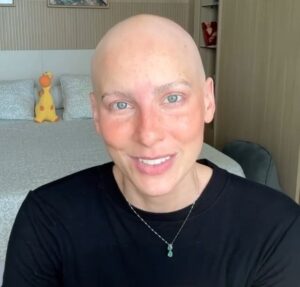 Dani Gondim celebra fim da quimioterapia: Vencemos mais uma etapa