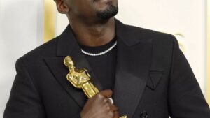 Com fortuna de R$ 80 milhões, ator de 37 anos fatura alto com a própria produtora de cinema