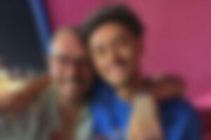 Diogo Nogueira celebra aniversário do filho e impressiona web