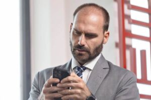 Polícia Federal continua processo que pode levar à demissão de Eduardo Bolsonaro