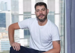 Sempre discreto, Evaristo Costa responde questionamento sobre sexualidade