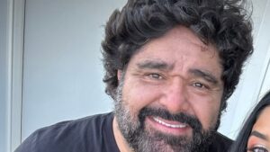 A cara de quem? Fabiano Menotti exibe fotos inéditas com a esposa e as filhas: ‘Família linda’