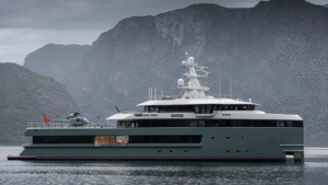 Aos 86 anos, empresário com fortuna avaliada em R$ 88 bilhões possui iate de R$ 500 milhões