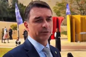 Flavio Bolsonaro revela conversa com Bolsonaro sobre rumos do Brasil: ‘Ele pediu…’