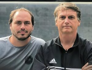 Carlos Bolsonaro relata visita ao pai na Papuda e cita problemas de saúde