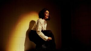 Mara Carvalho estrela Gala Dalí em curta temporada no Teatro Sérgio Cardoso