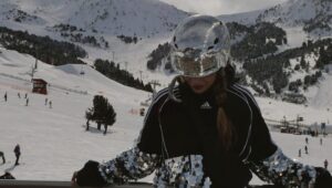 Aos 31, jovem revela rotina como assistente pessoal de milionário: ‘Virei babá de minigalinhas’