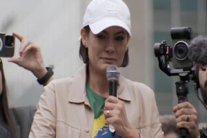 ‘Acorda, Brasil’, pede Michelle Bolsonaro ao publicar mensagem sobre o país